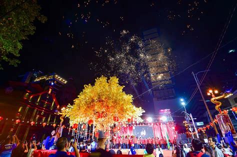 Manila lights up money tree for 430th Binondo .